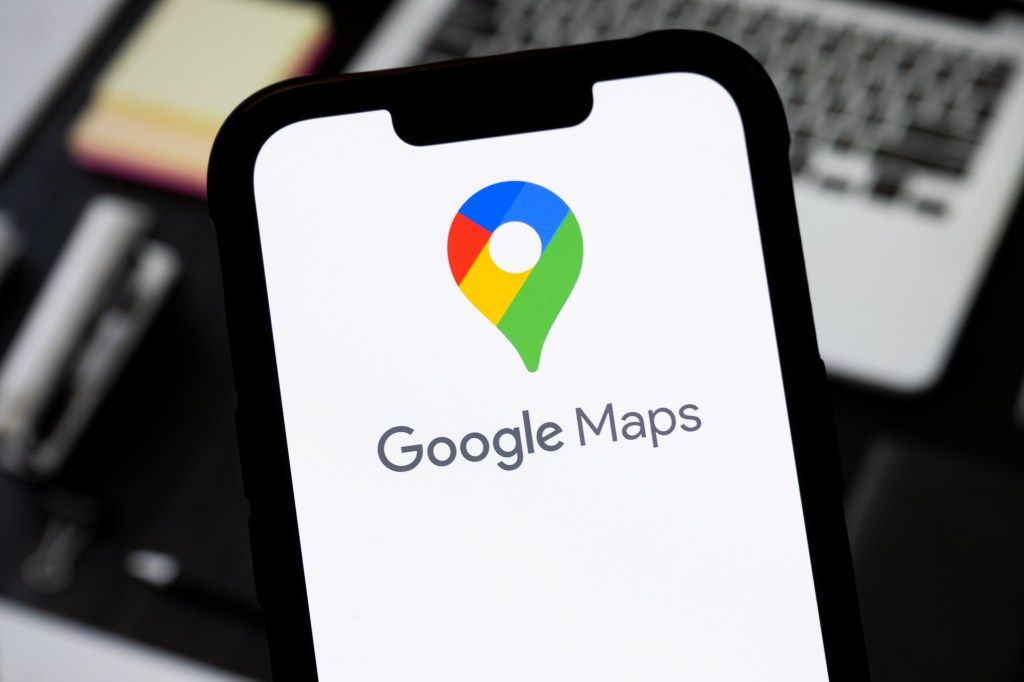 Google Maps adds AI food ordering and hotel booking